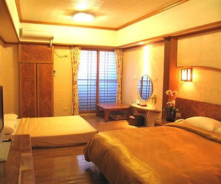 Sin Fu Business Hotel Taichung Extérieur photo