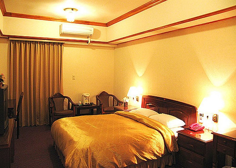 Sin Fu Business Hotel Taichung Extérieur photo