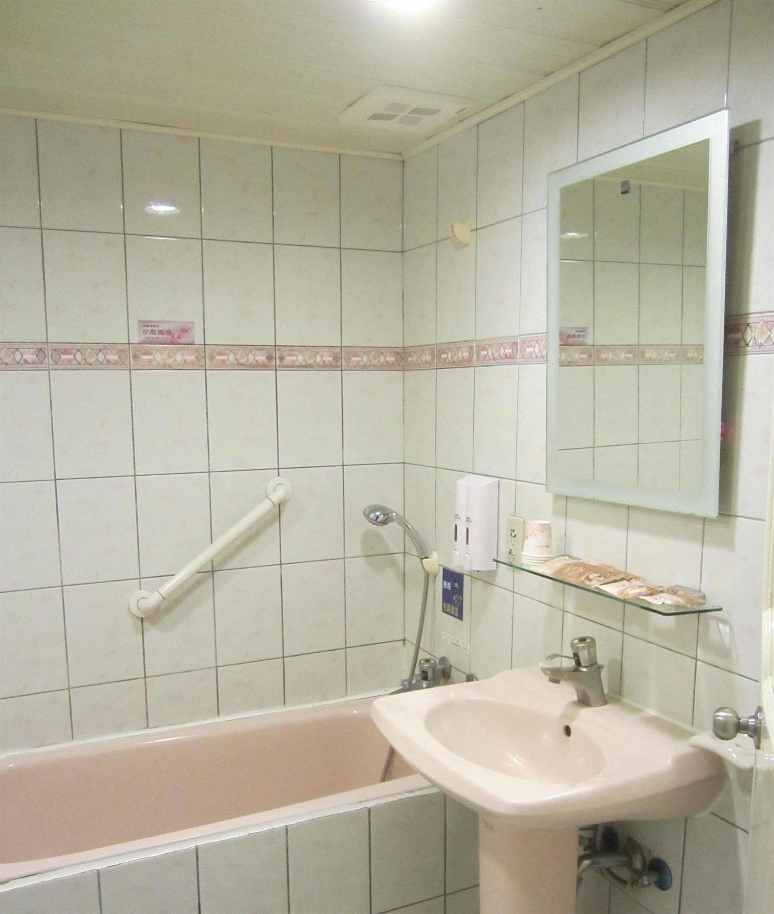 Sin Fu Business Hotel Taichung Extérieur photo