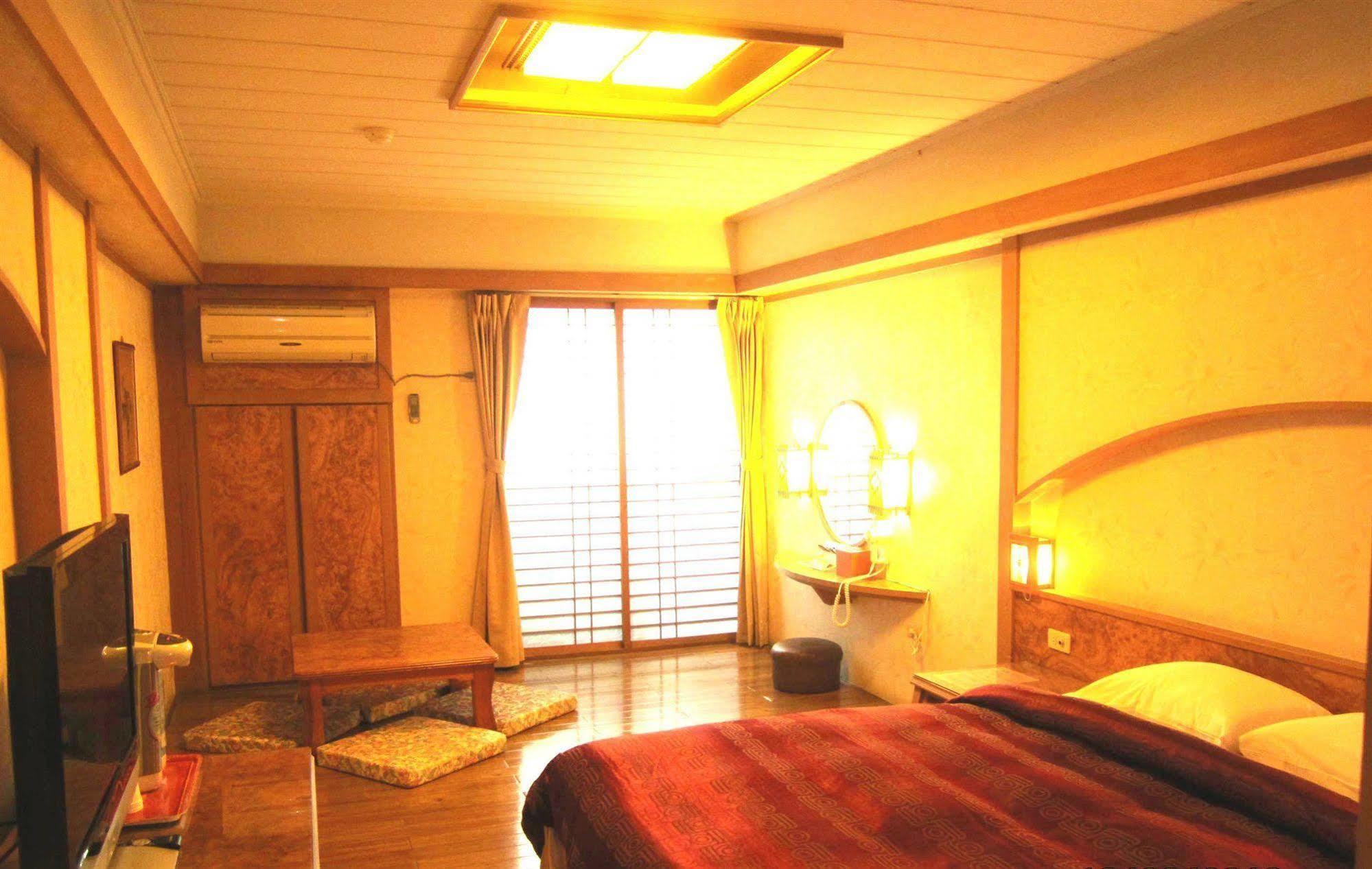 Sin Fu Business Hotel Taichung Extérieur photo